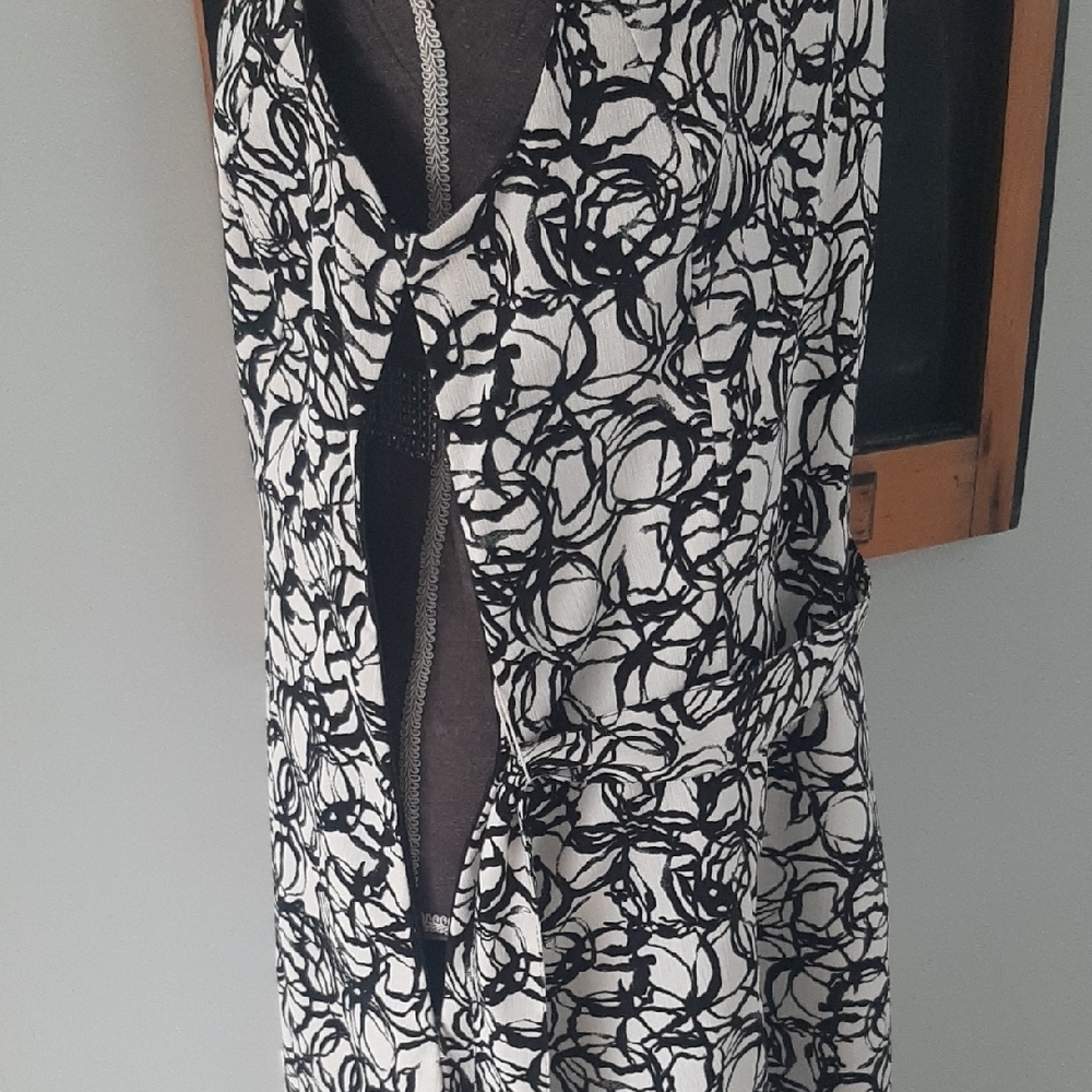 LINEA DOMANI🤍Elegant Monochrome Floral Midi Dress with LACE HEM UNDERLAY Sz 12 - Picture 8 of 11